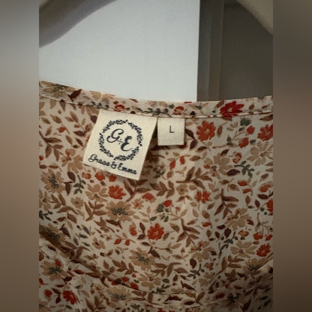 Elegant Floral Blouse - Cream and Brown - Picture 4 of 11